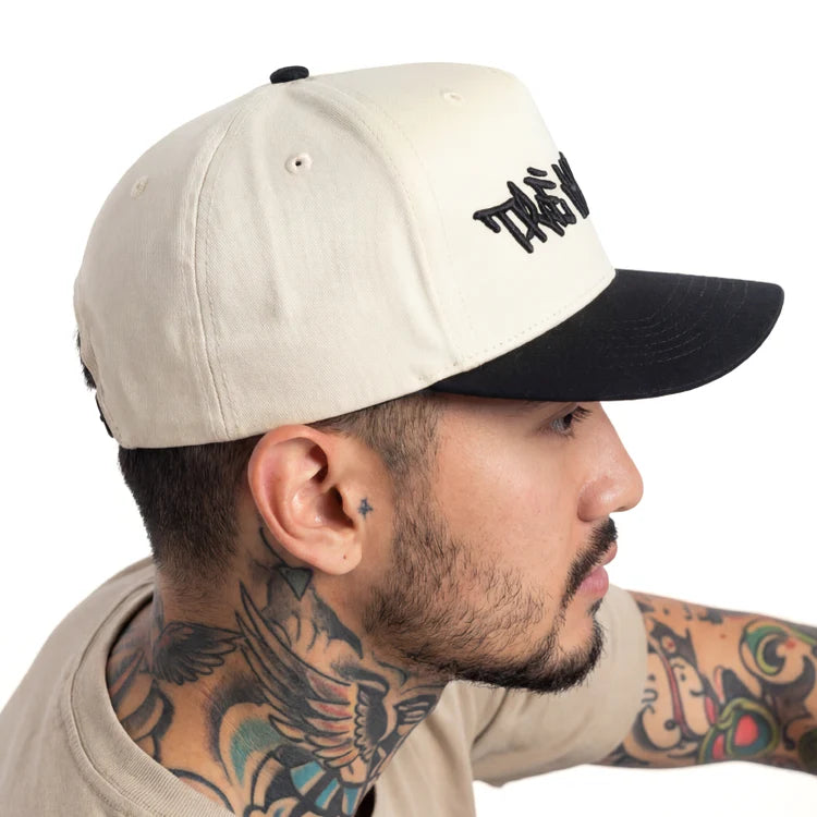 Gorra con logo de graffiti - Crema