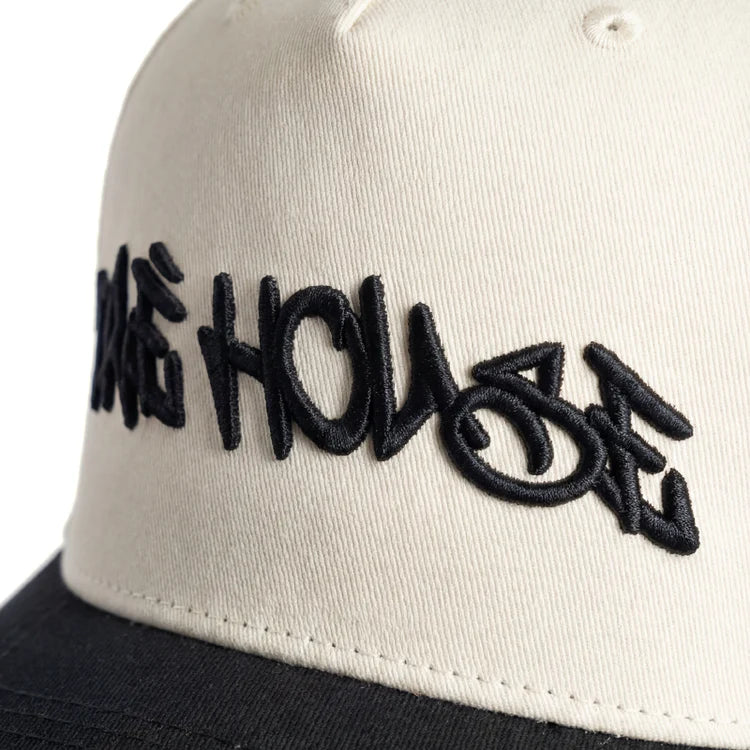 Gorra con logo de graffiti - Crema